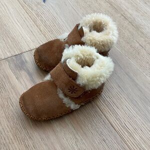L.L. Bean Tan Suede Baby Booties with Cream Fur